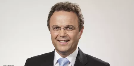 Portraitaufnahme von Hans-Peter Friedrich.