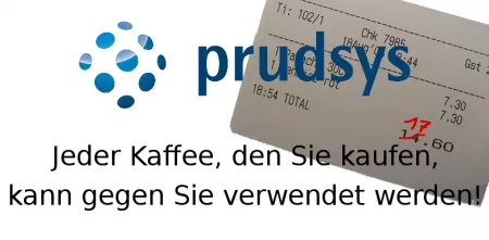 Das Logo von prudsys präsent in der Mitte. Rechts daneben ein Kassenbon im Hintergrund. Darunter der Text: „Jeder Kaffee, den Sie kaufen, kann gegen Sie verwendet werden!“