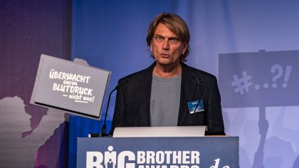 Frank Rpsengart am Redner.innenpult.